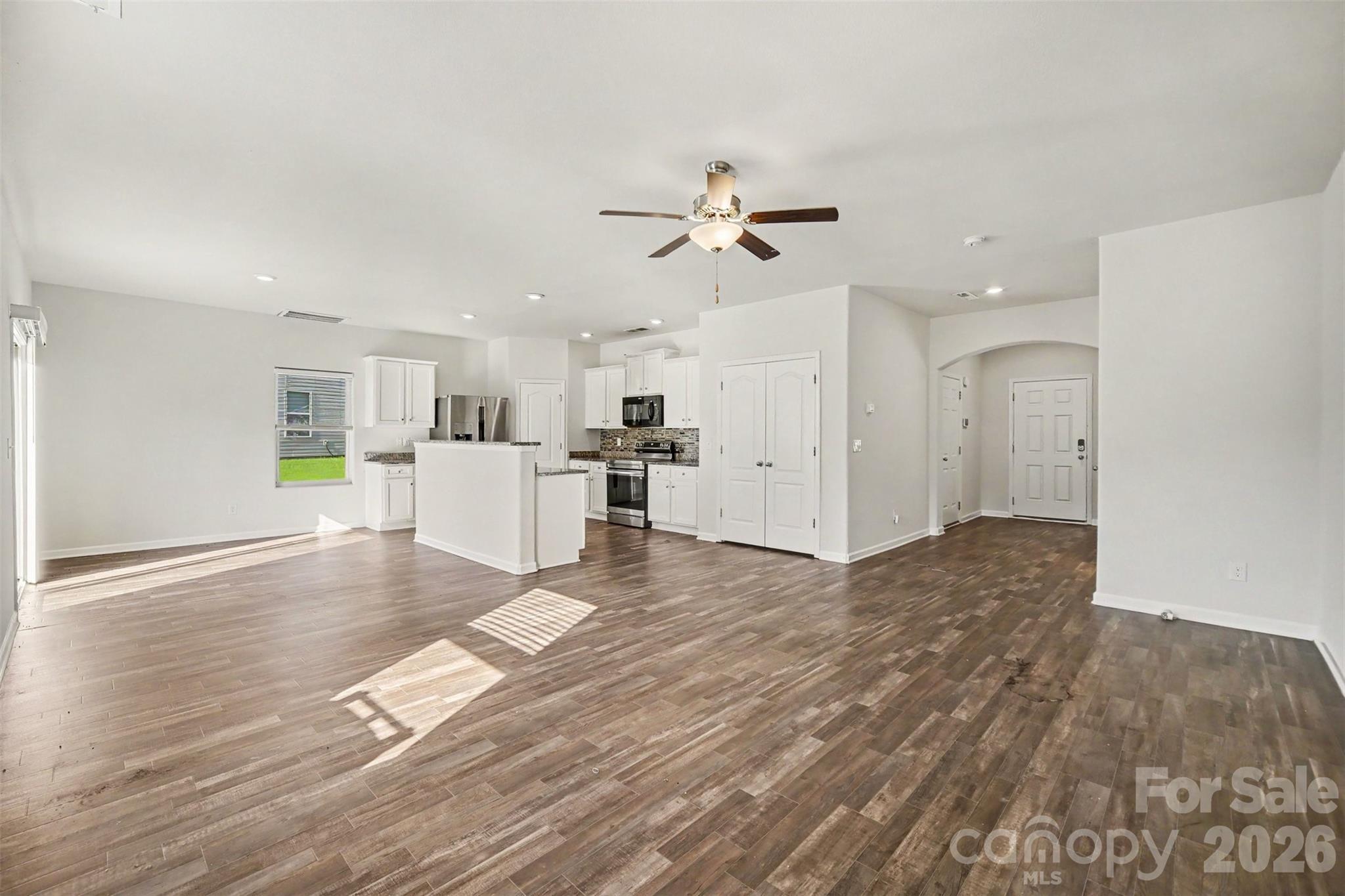 8411 Highgate Drive Property Photo 5