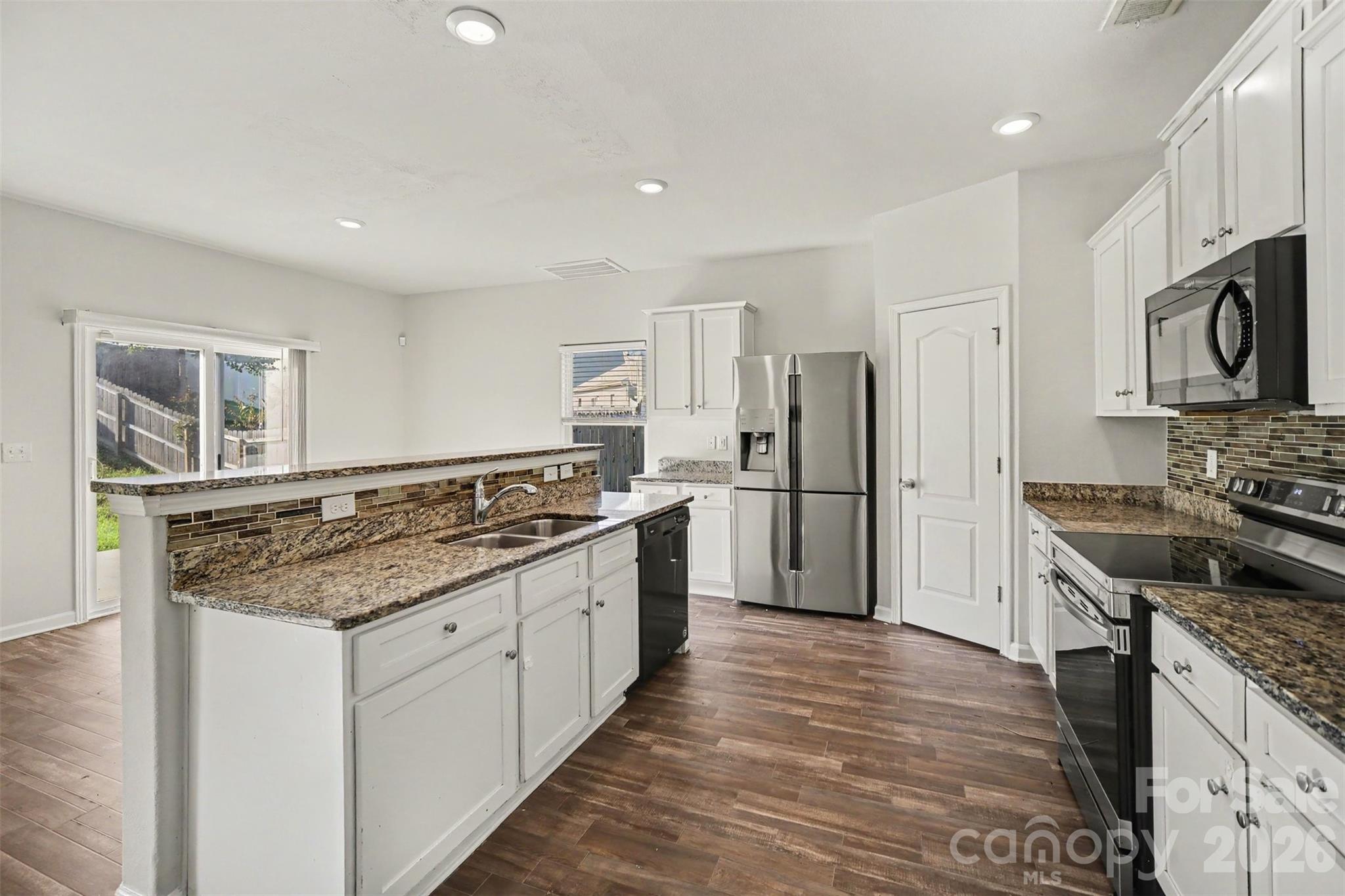 8411 Highgate Drive Property Photo 10