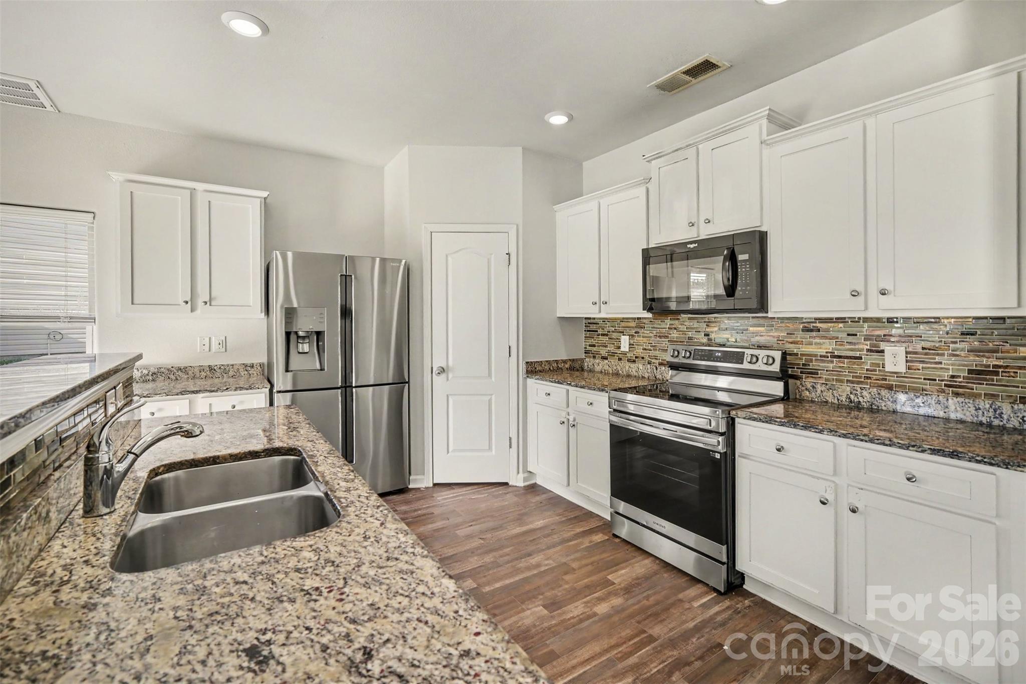 8411 Highgate Drive Property Photo 11
