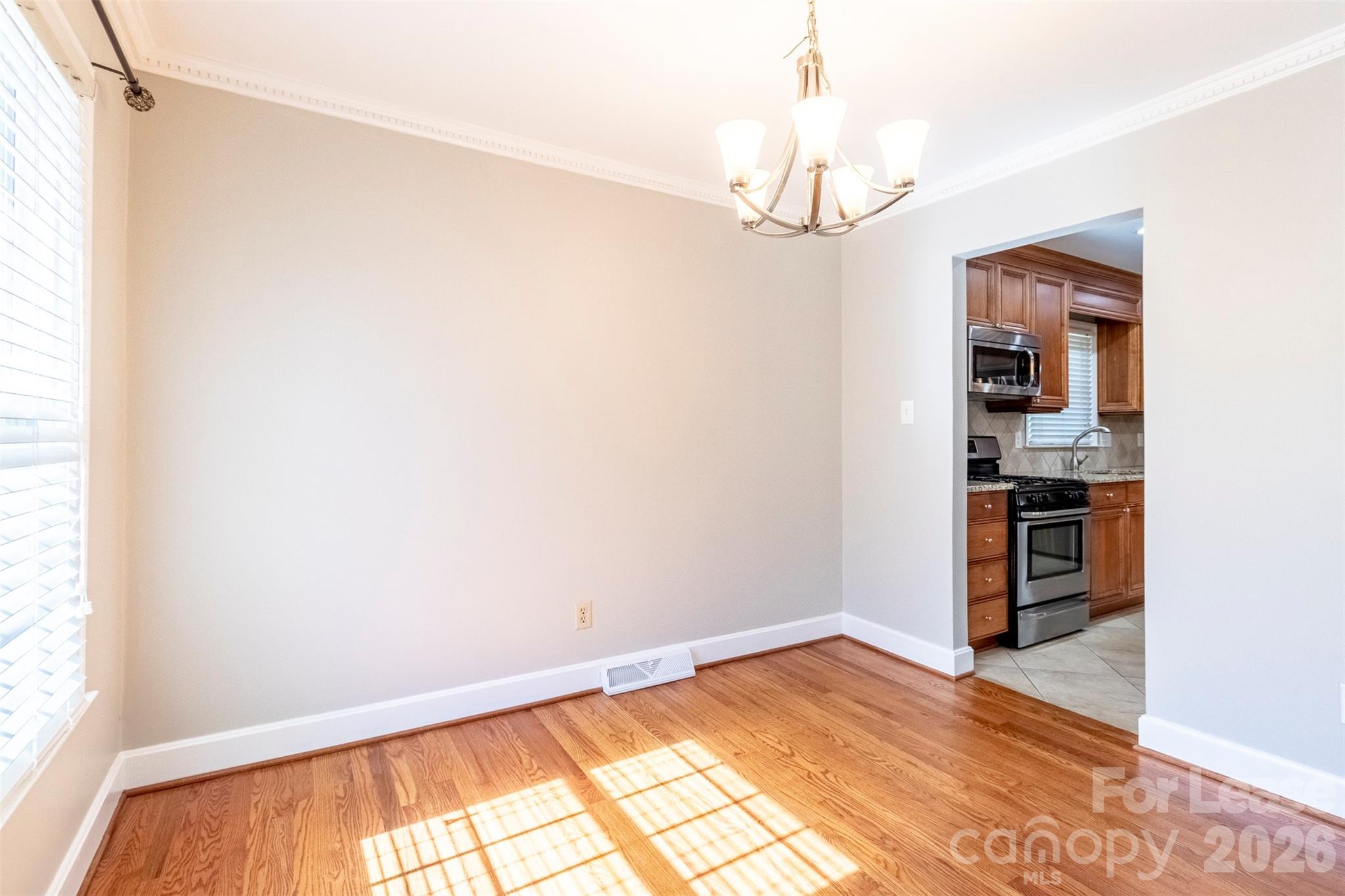 6618 Castlegate Drive Property Photo 10