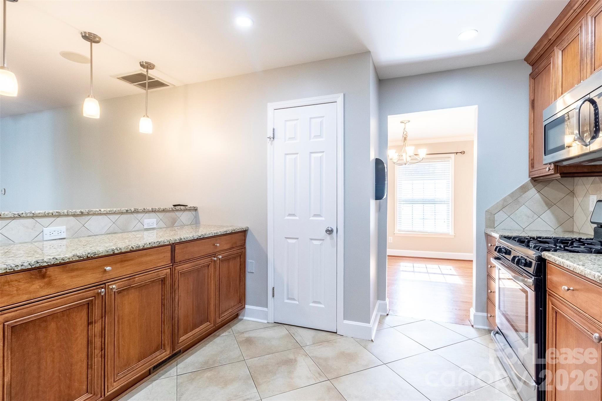 6618 Castlegate Drive Property Photo 12