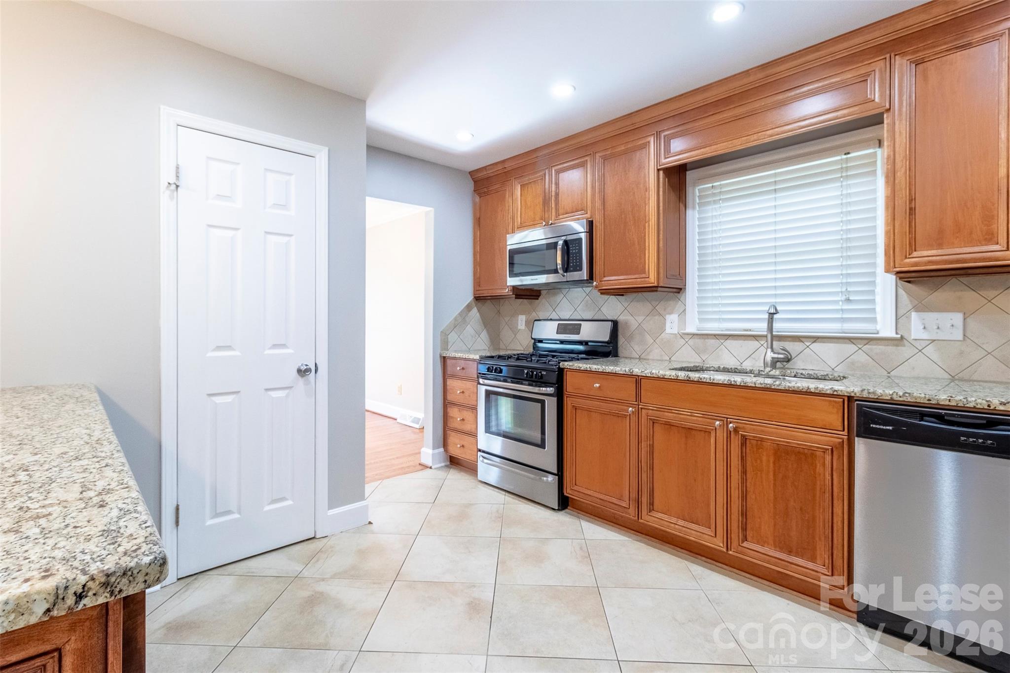 6618 Castlegate Drive Property Photo 13