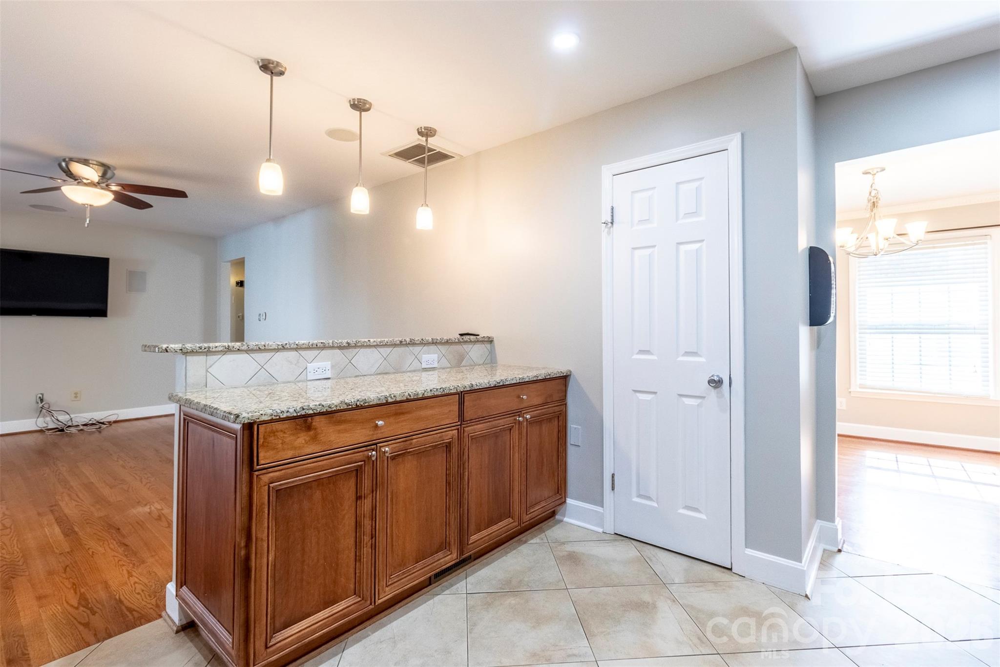 6618 Castlegate Drive Property Photo 15