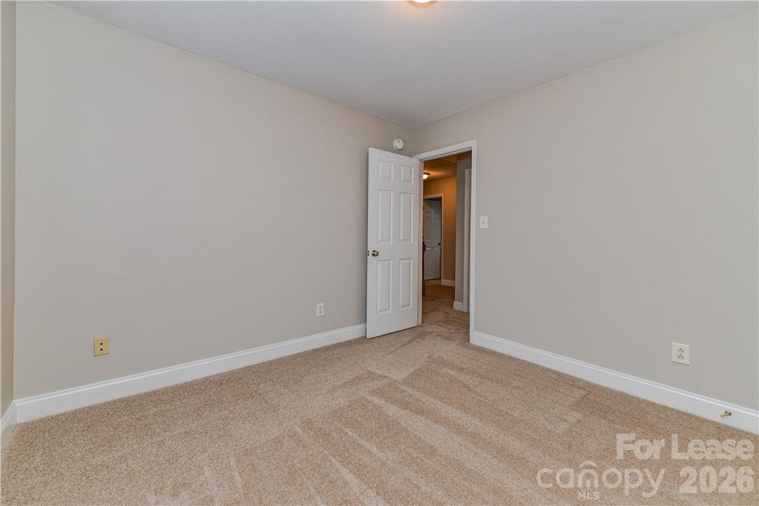 1002 Hannah Place Property Photo 29