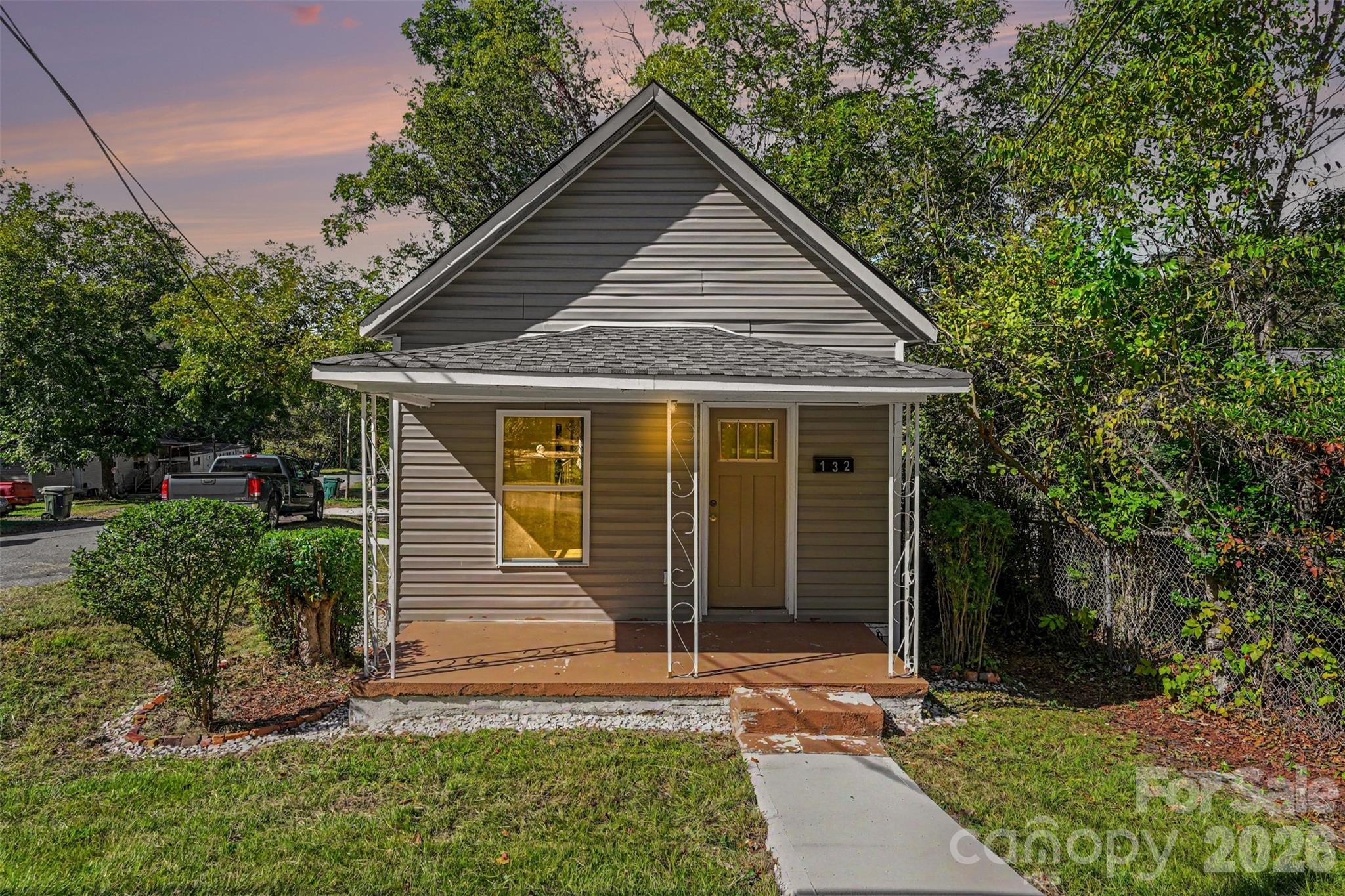 132 Loomis Street Property Photo 1