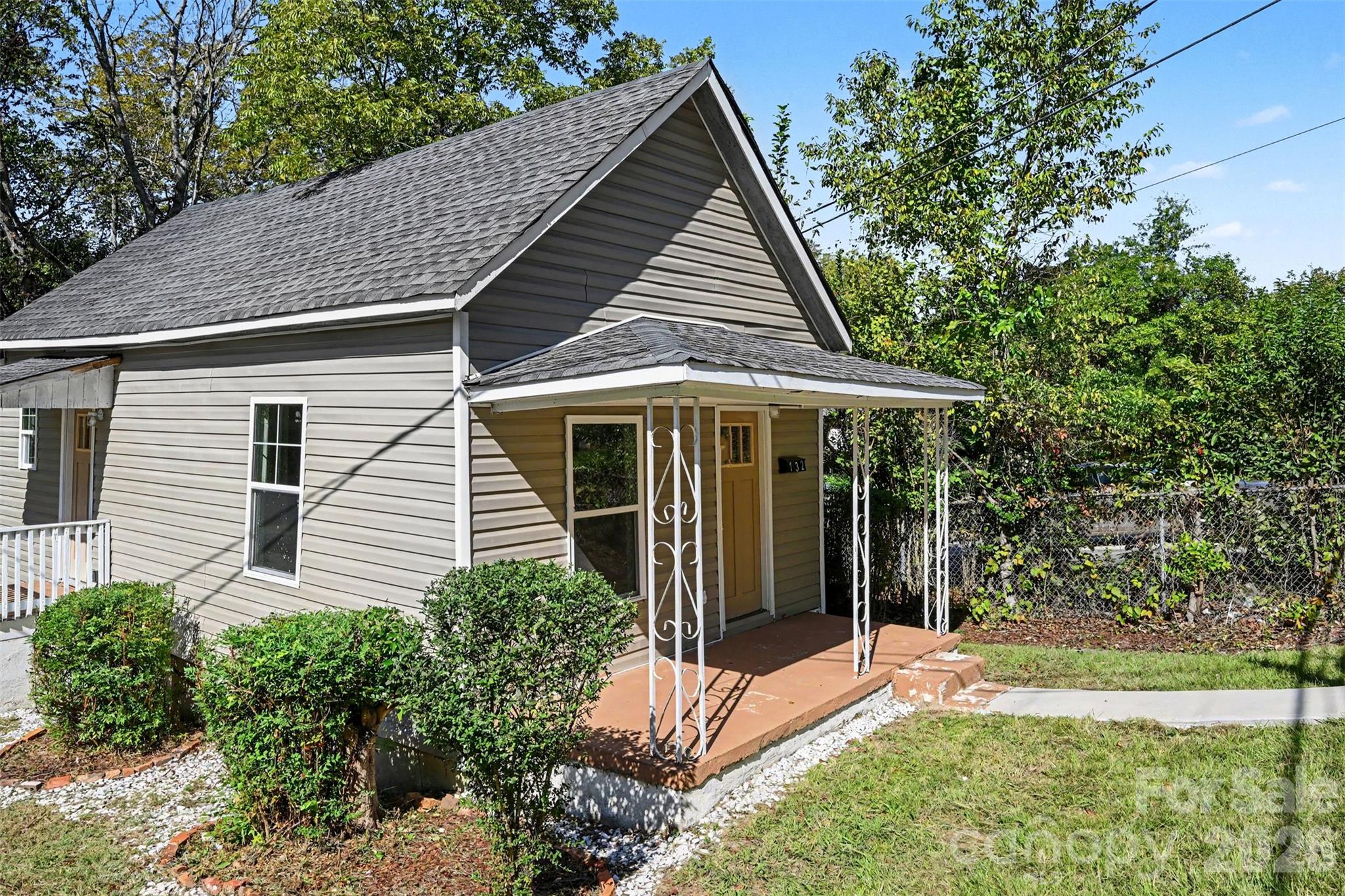 132 Loomis Street Property Photo 2