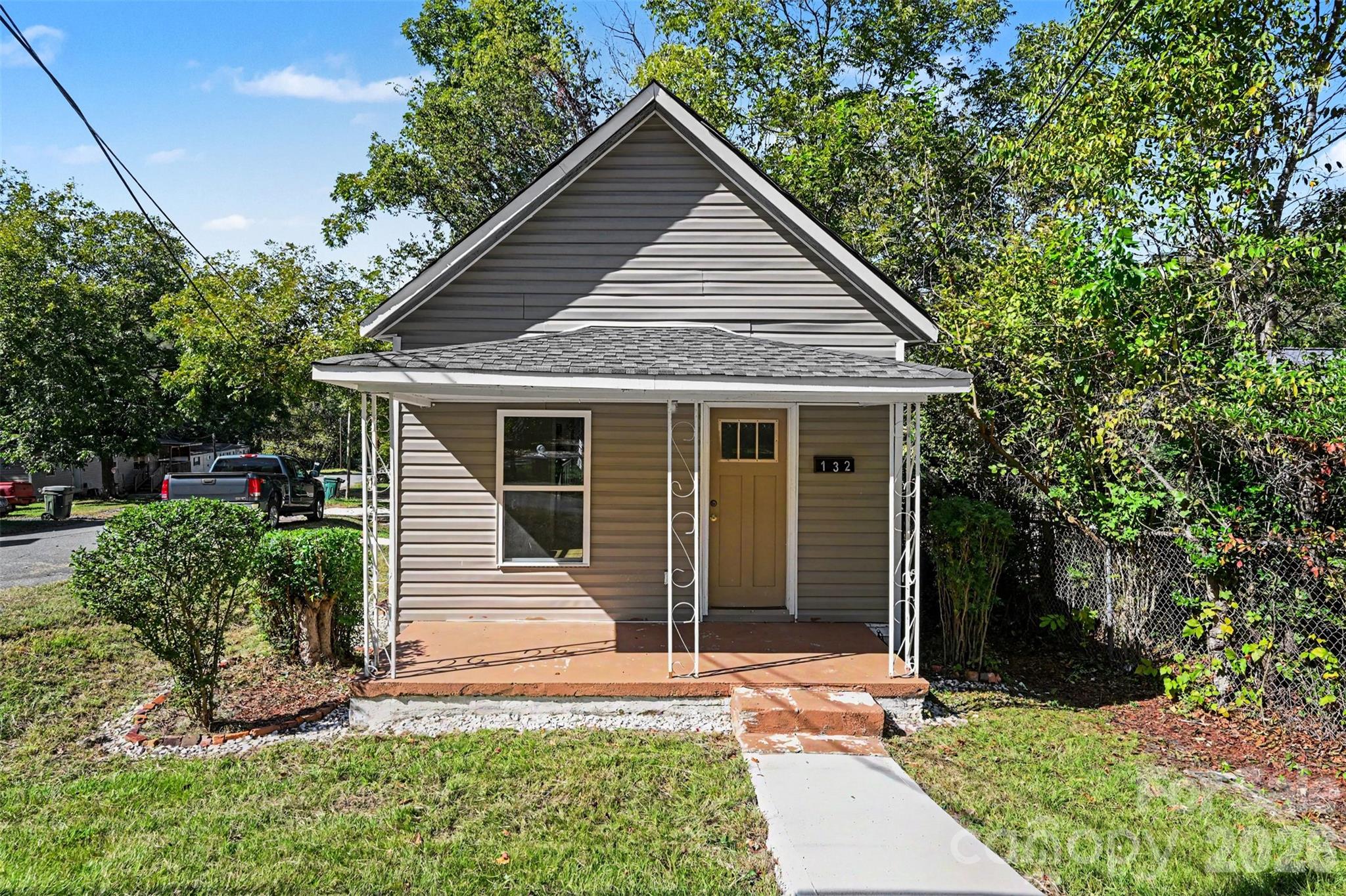 132 Loomis Street Property Photo 3