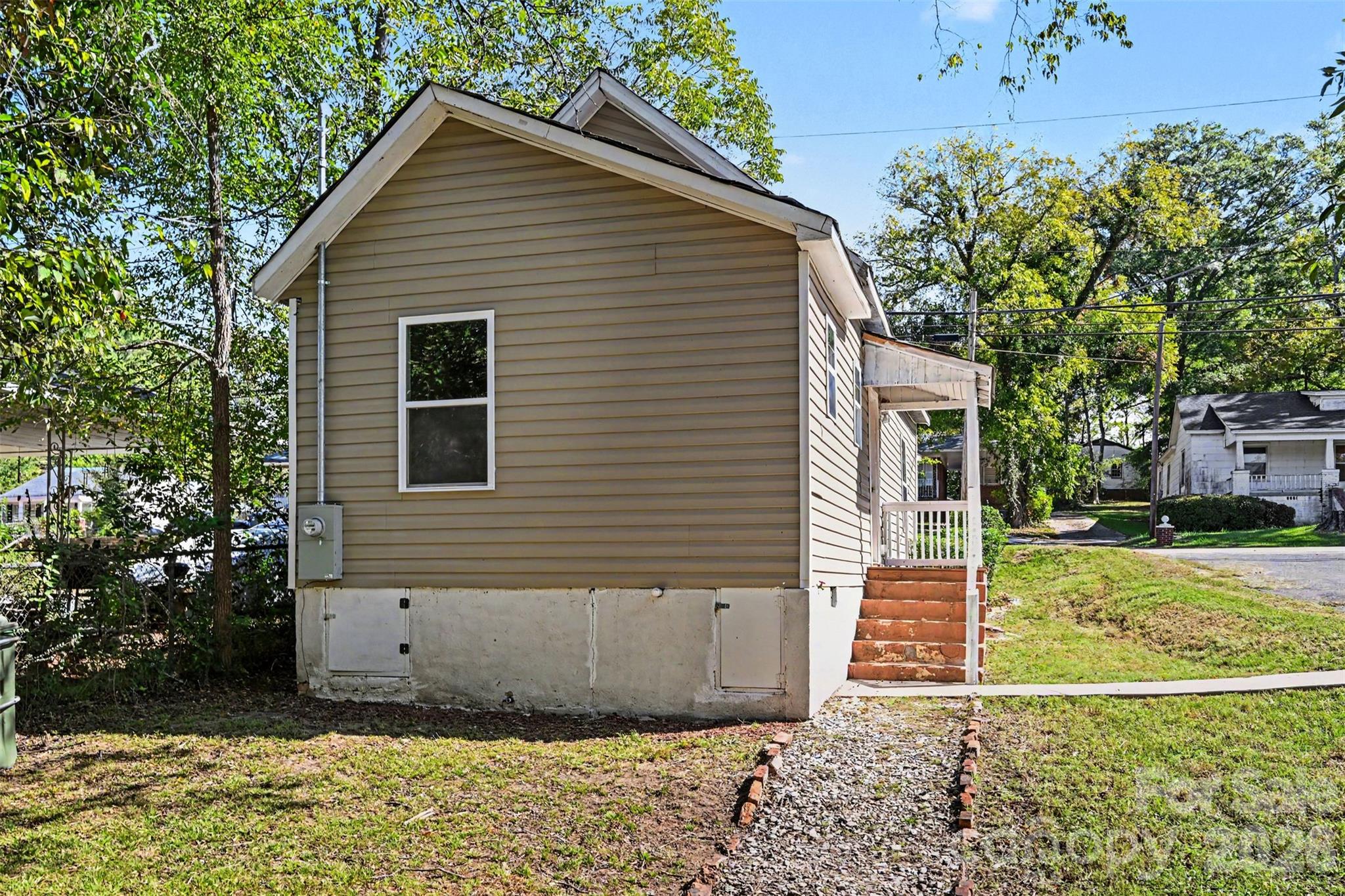 132 Loomis Street Property Photo 23