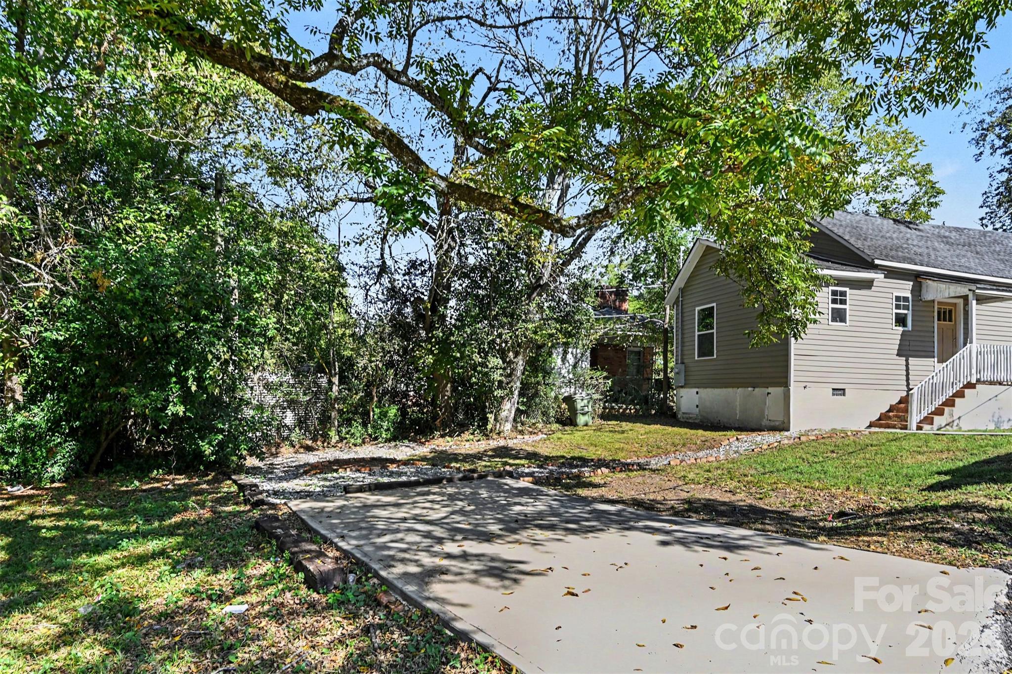 132 Loomis Street Property Photo 25