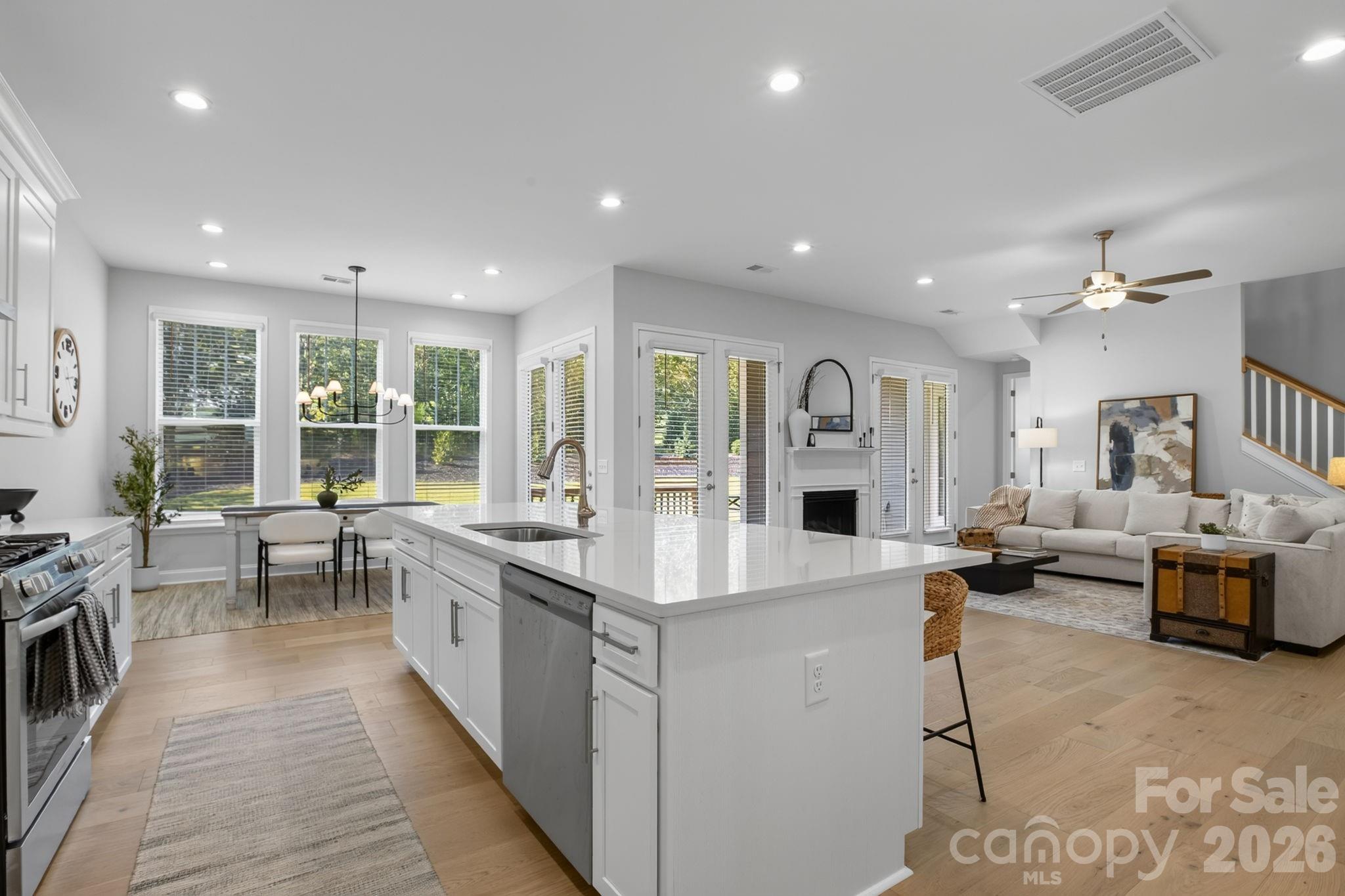 200 Lord Byron Lane Property Photo 16