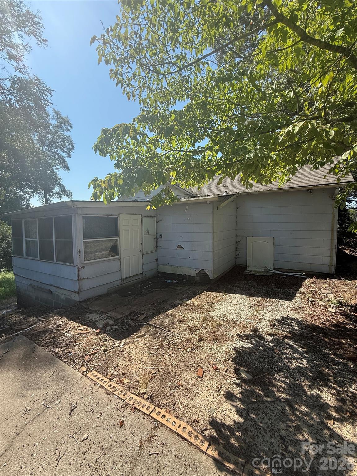 1516 N Aspen Street Property Photo 1