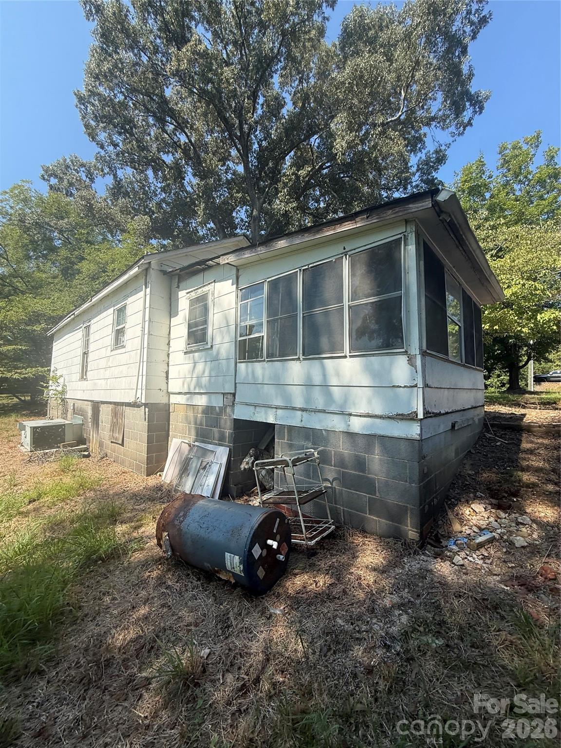 1516 N Aspen Street Property Photo 2