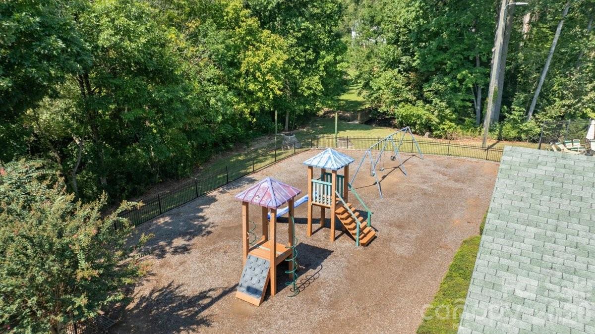 9828 Northwoods Forest Drive Property Photo 41