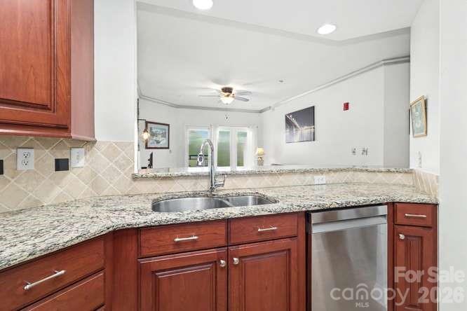 401 N Church Street 607 Property Photo 7