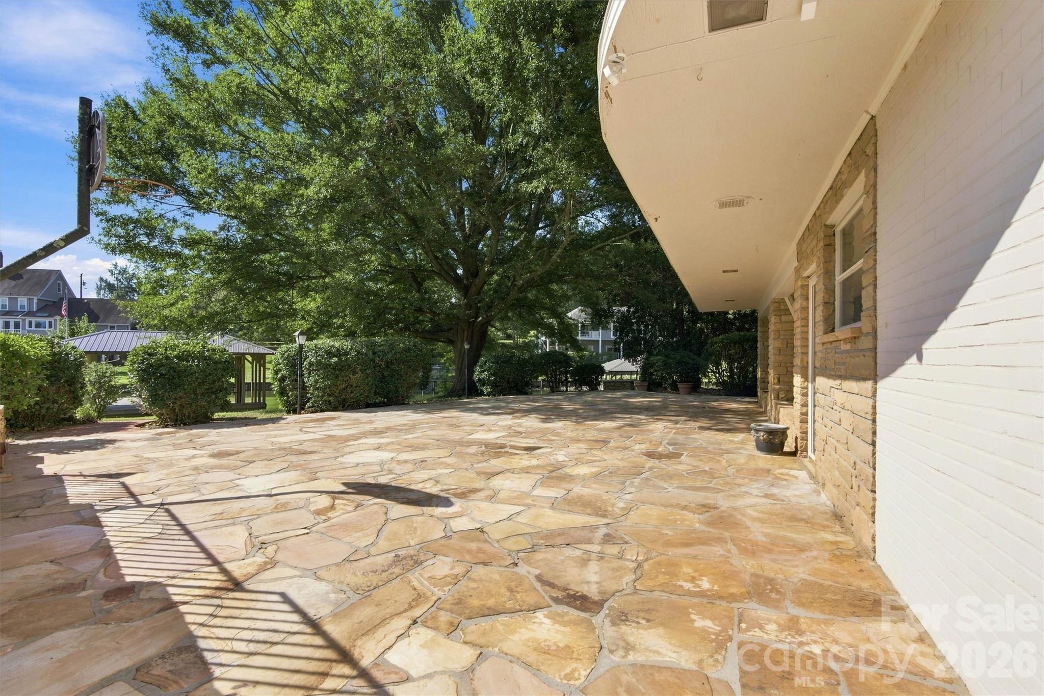 4830 N Center Street Property Photo 6