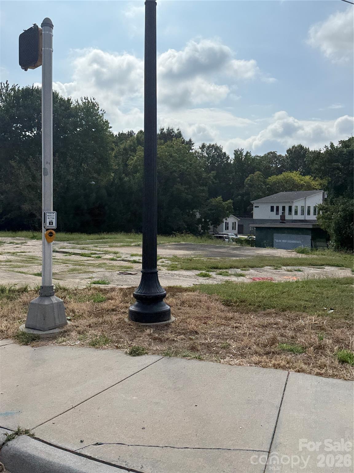 1200 Parkwood Avenue Property Photo 1
