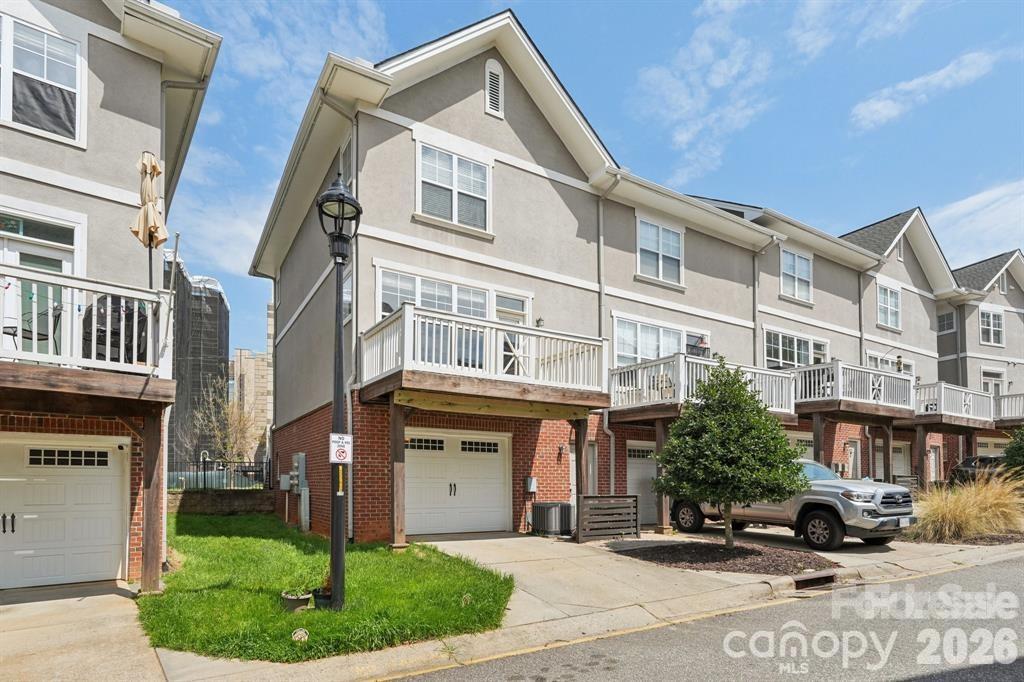 827 4th Street Property Photo 2