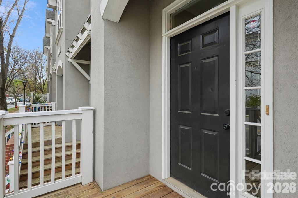 827 4th Street Property Photo 3