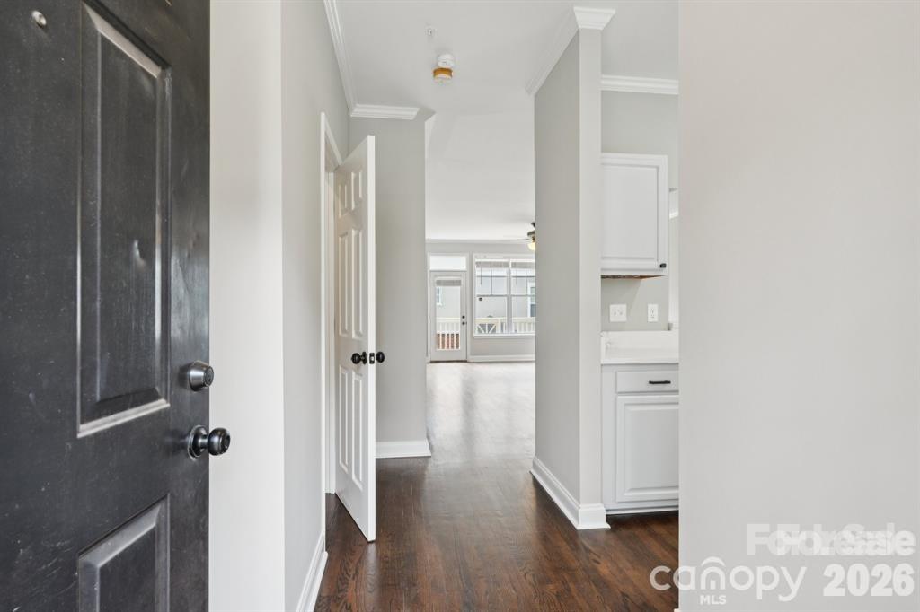827 4th Street Property Photo 4