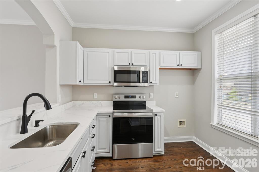 827 4th Street Property Photo 7