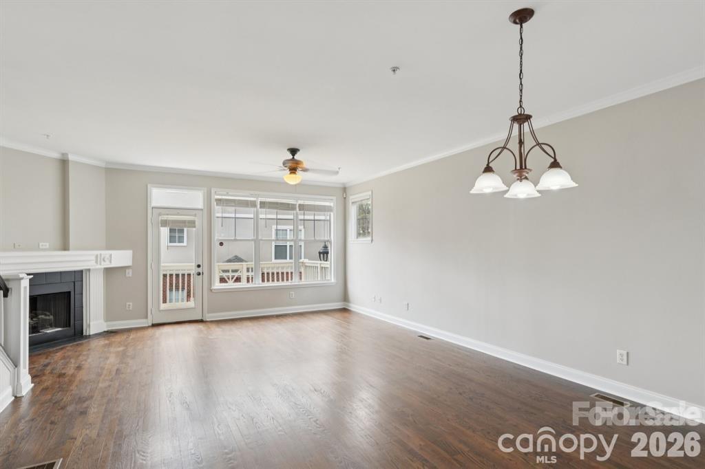 827 4th Street Property Photo 8