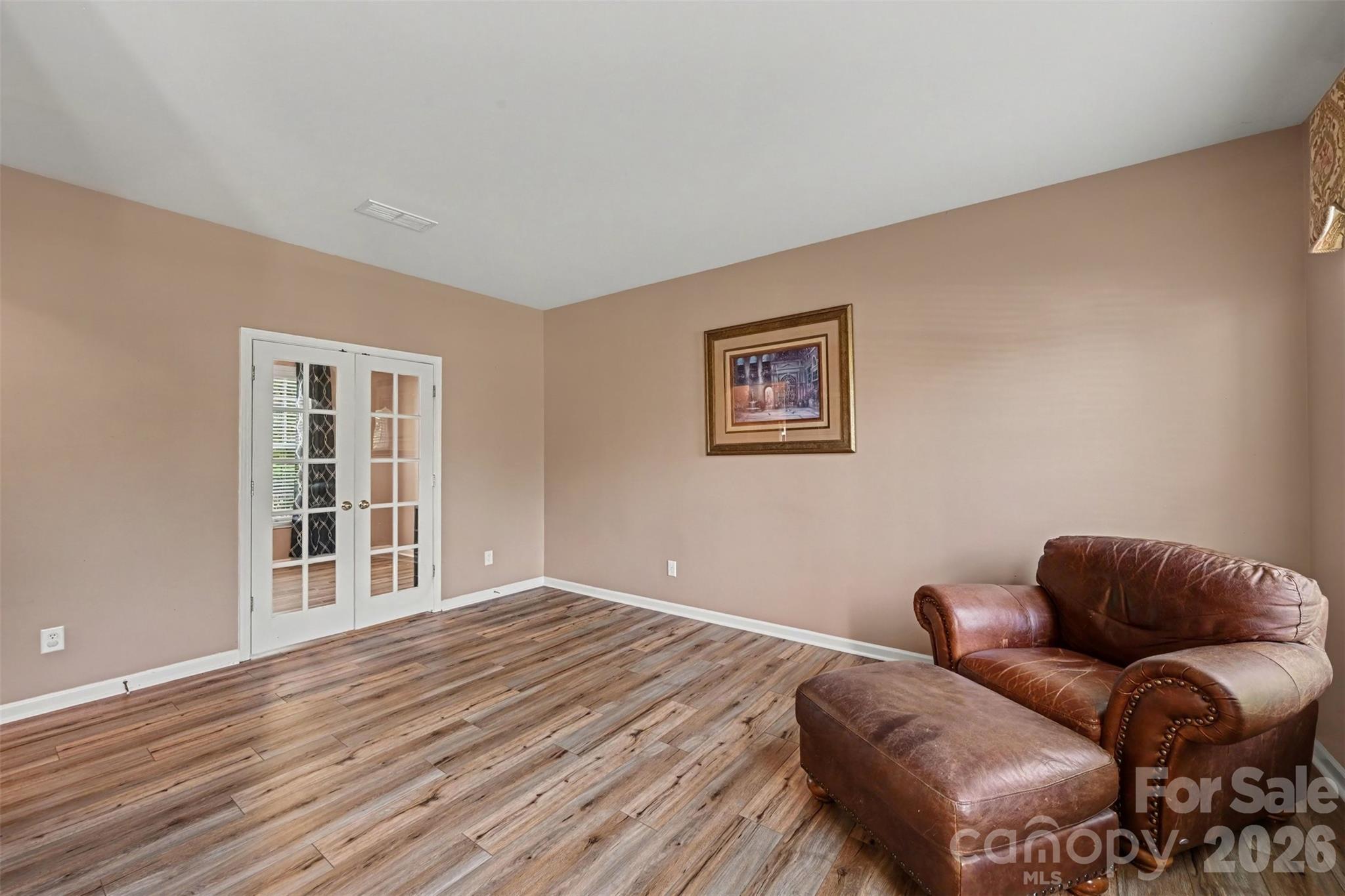 9538 Linden Tree Lane Property Photo 7