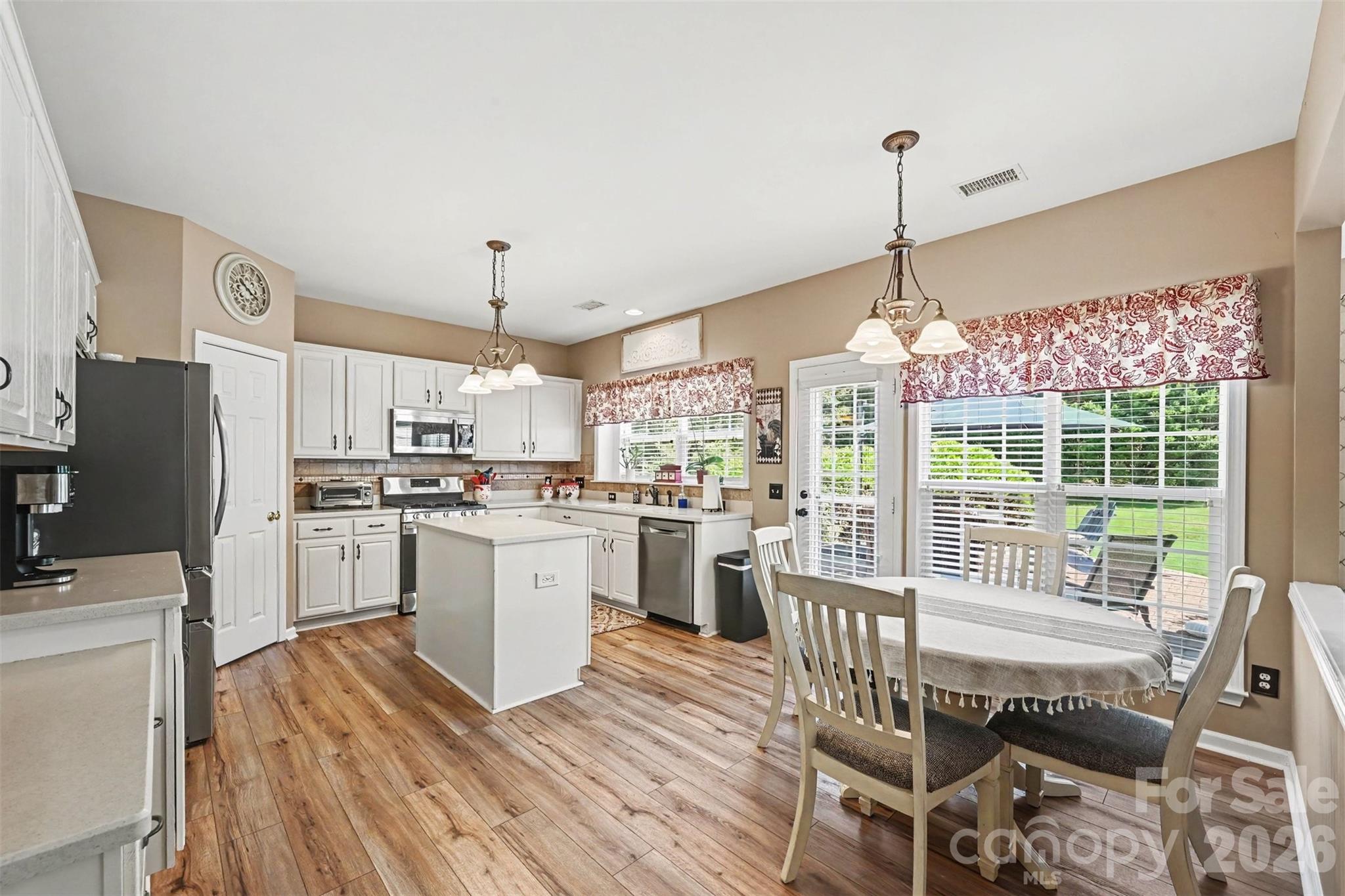 9538 Linden Tree Lane Property Photo 17