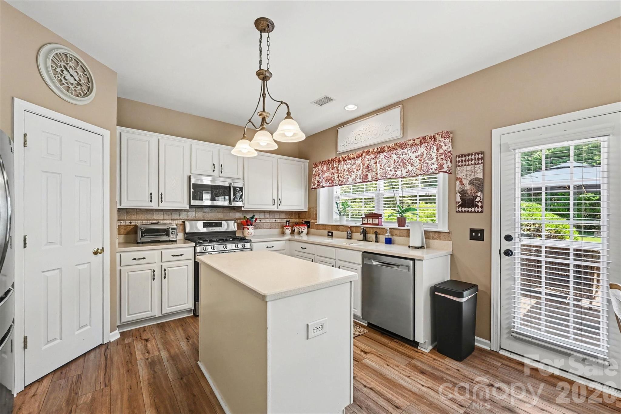 9538 Linden Tree Lane Property Photo 18