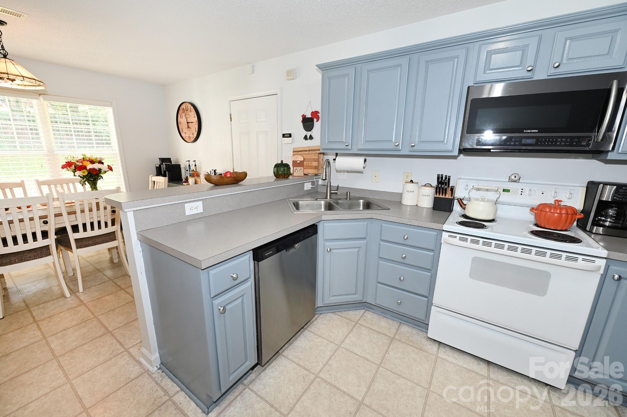 236 17th Avenue Property Photo 4