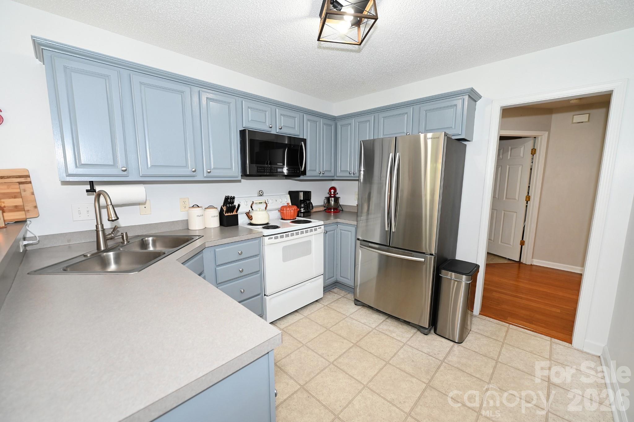 236 17th Avenue Property Photo 5