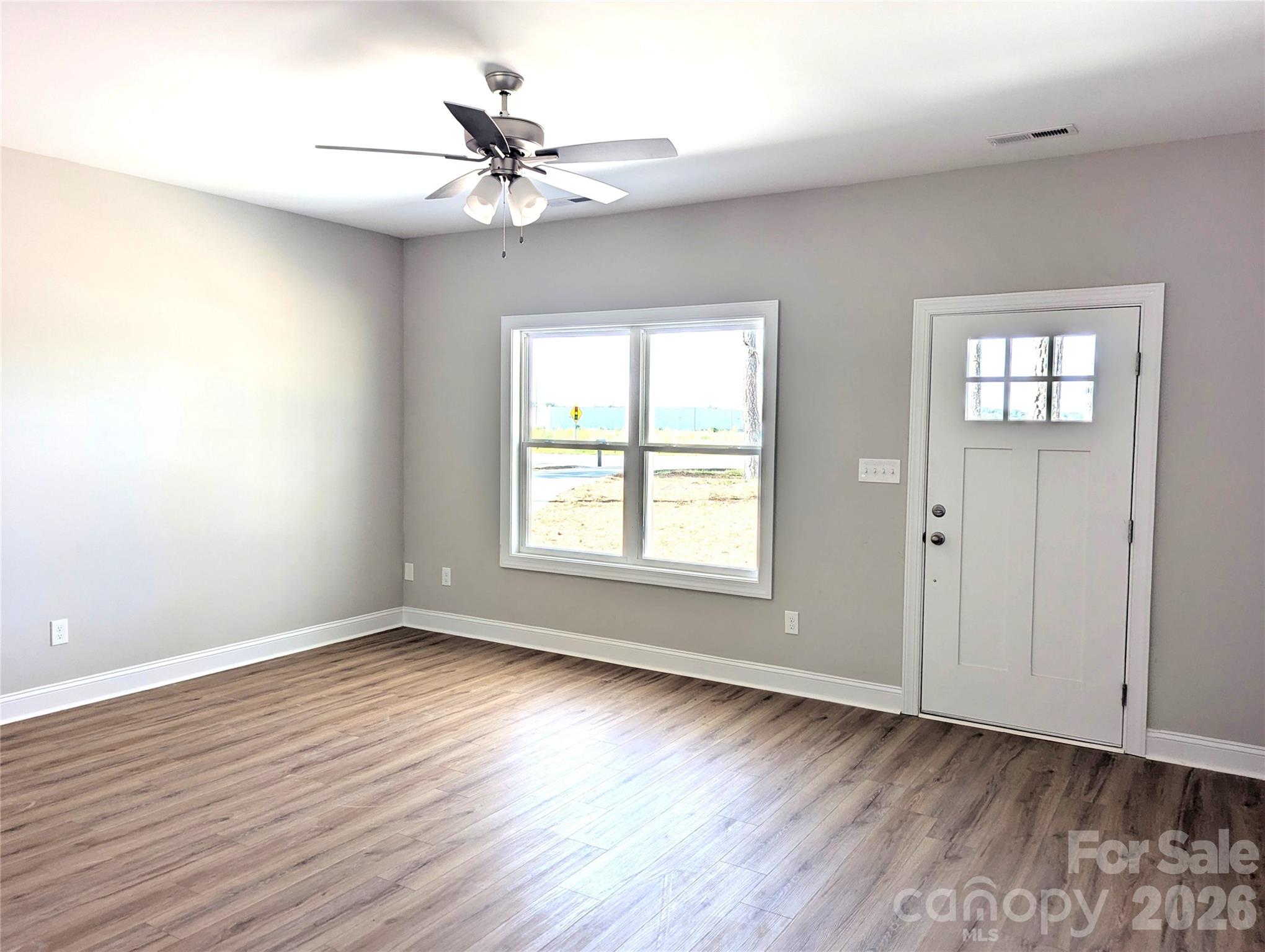 1609 N Sutherland Avenue Property Photo 3