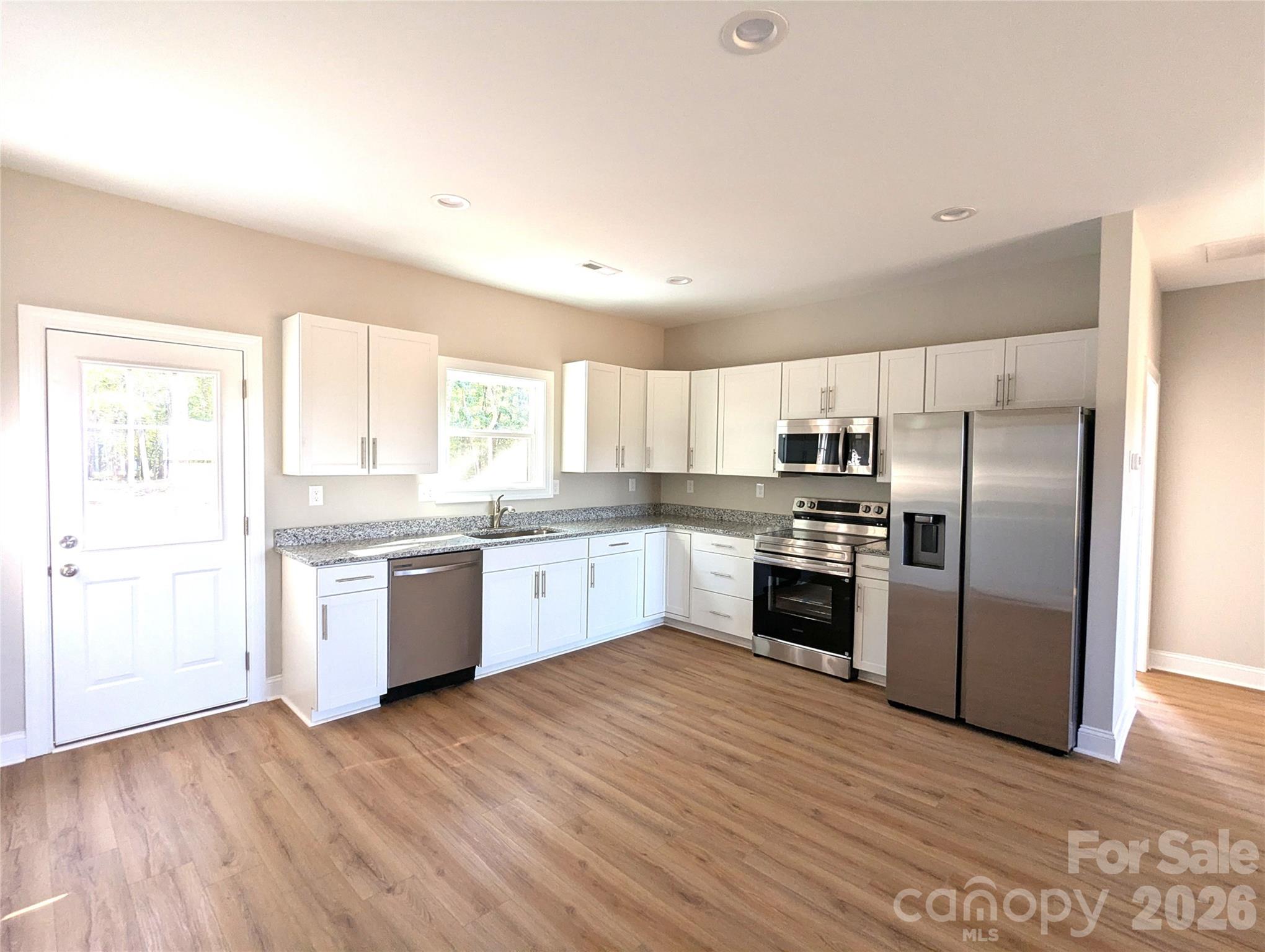 1609 N Sutherland Avenue Property Photo 5