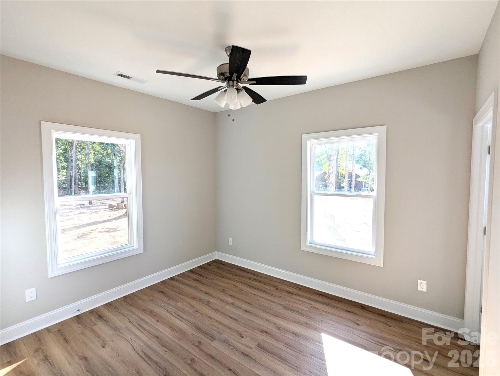 1609 N Sutherland Avenue Property Photo 6
