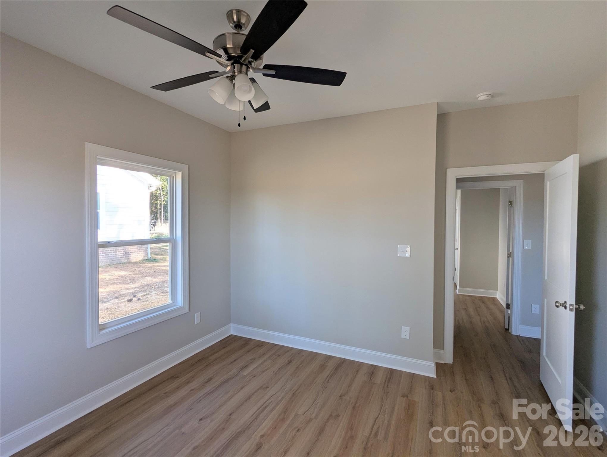 1609 N Sutherland Avenue Property Photo 7