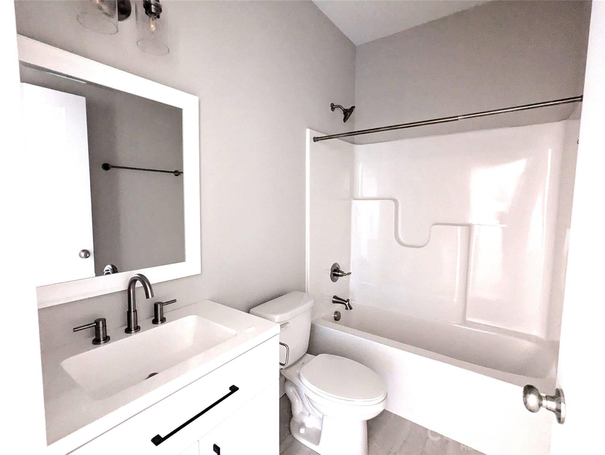 1609 N Sutherland Avenue Property Photo 8