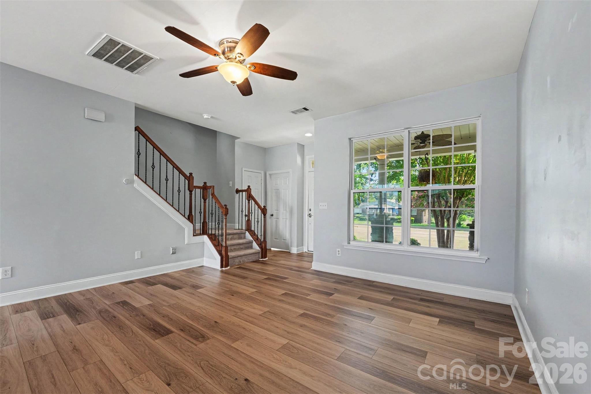 233 E Waterlynn Road B Property Photo 3
