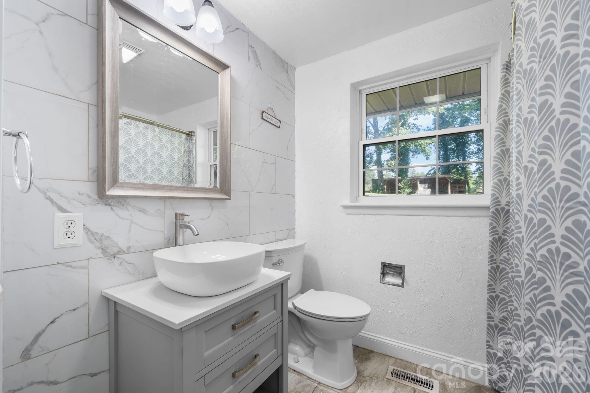 2823 39th Avenue Property Photo 14