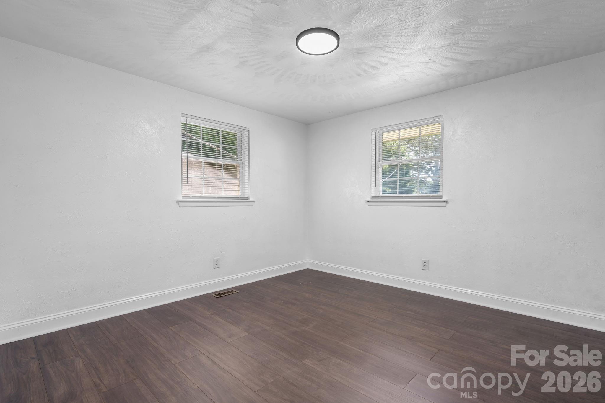 2823 39th Avenue Property Photo 17