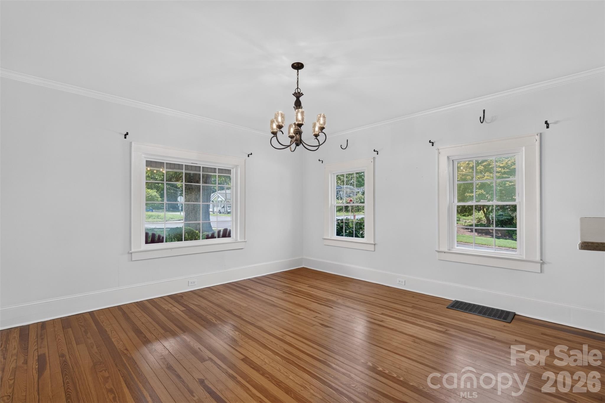 638 Carolina Avenue Property Photo 11
