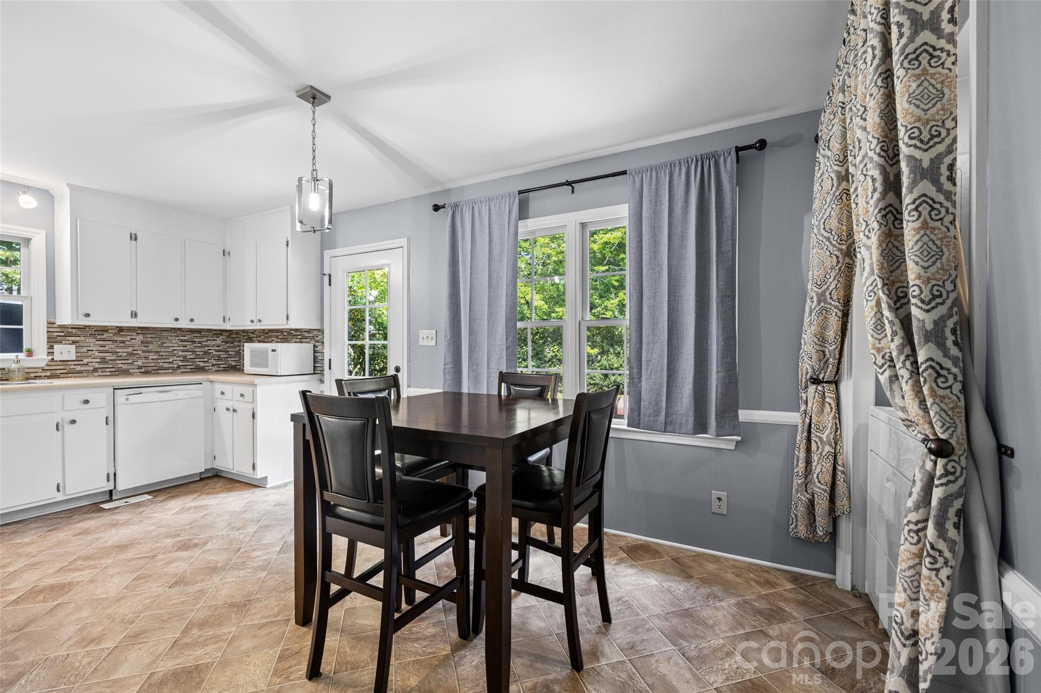 6764 Laney Road Property Photo 10