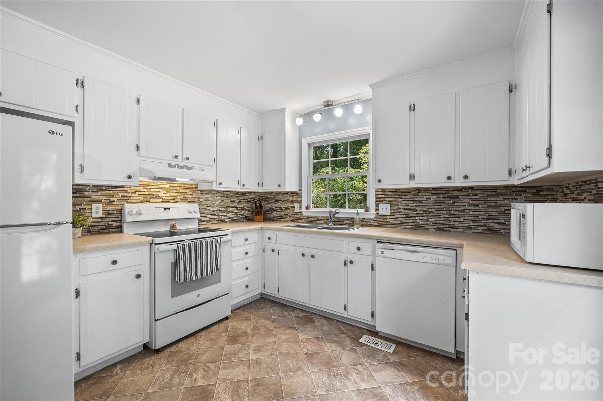 6764 Laney Road Property Photo 12