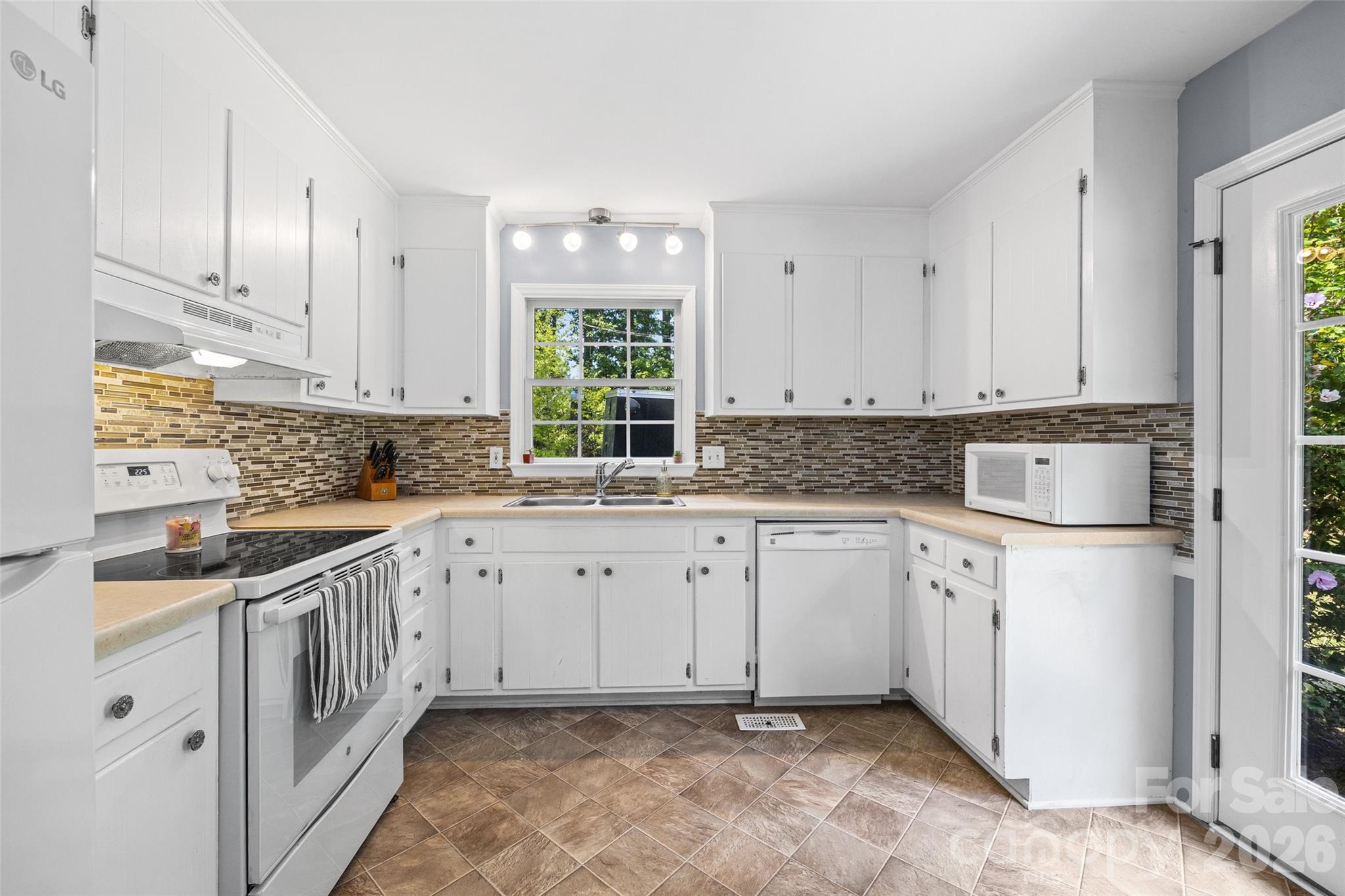 6764 Laney Road Property Photo 13
