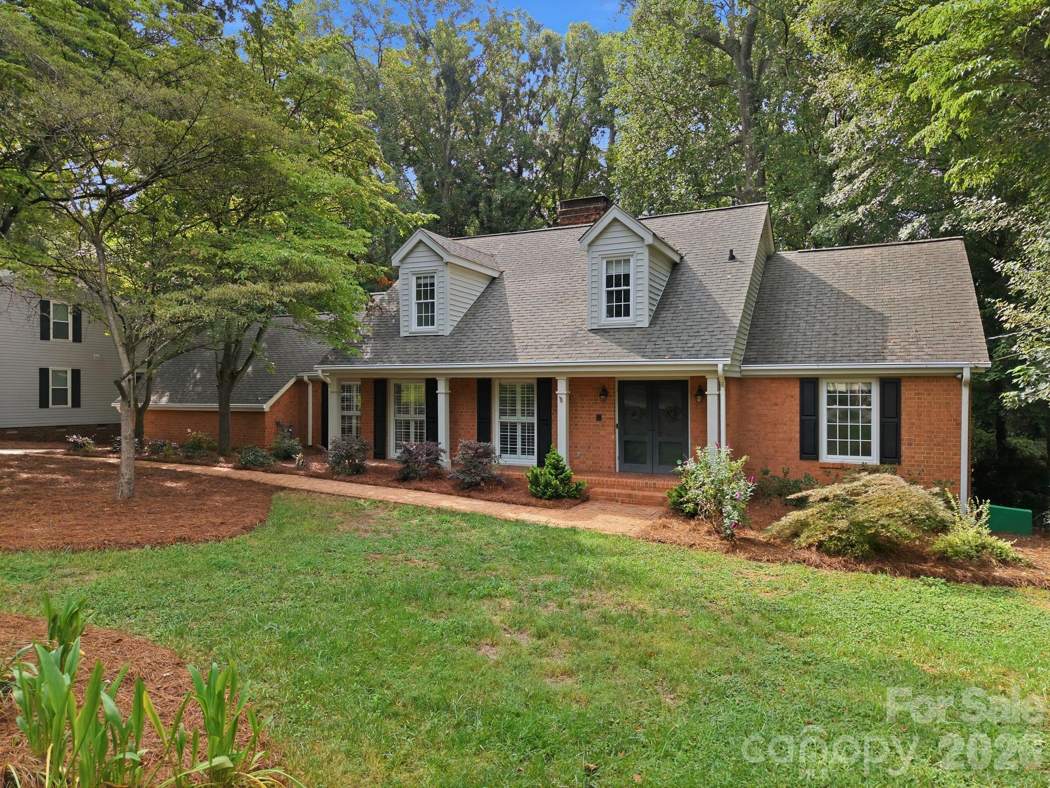 217 Sheridan Drive Property Photo 7
