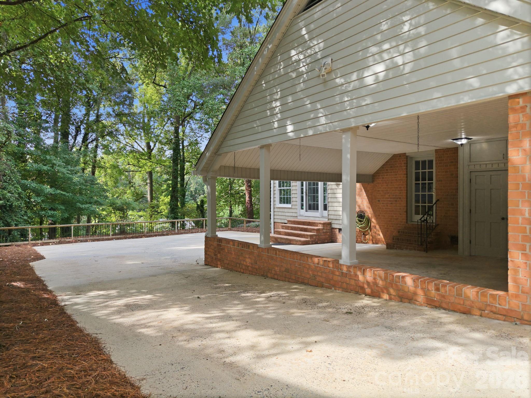 217 Sheridan Drive Property Photo 10