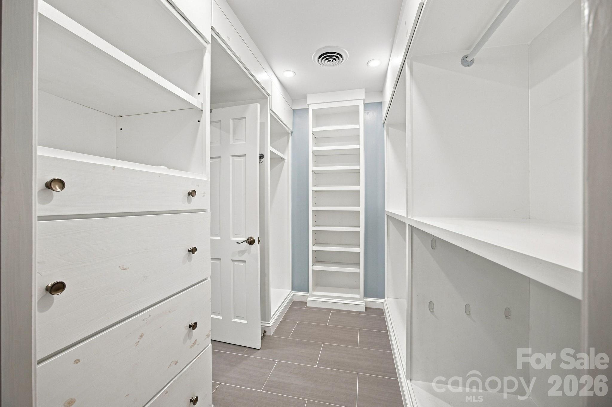 217 Sheridan Drive Property Photo 24