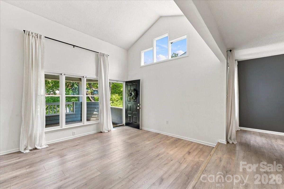 419 W 8th Street 59 Property Photo 2