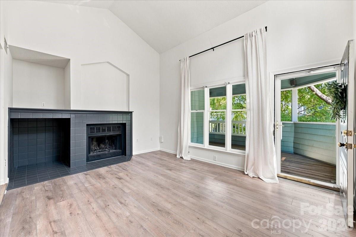 419 W 8th Street 59 Property Photo 4