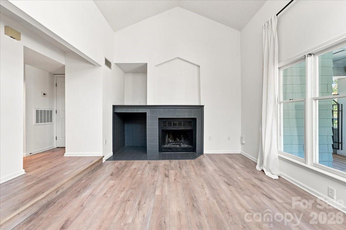 419 W 8th Street 59 Property Photo 6