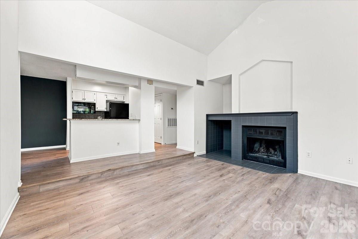 419 W 8th Street 59 Property Photo 7