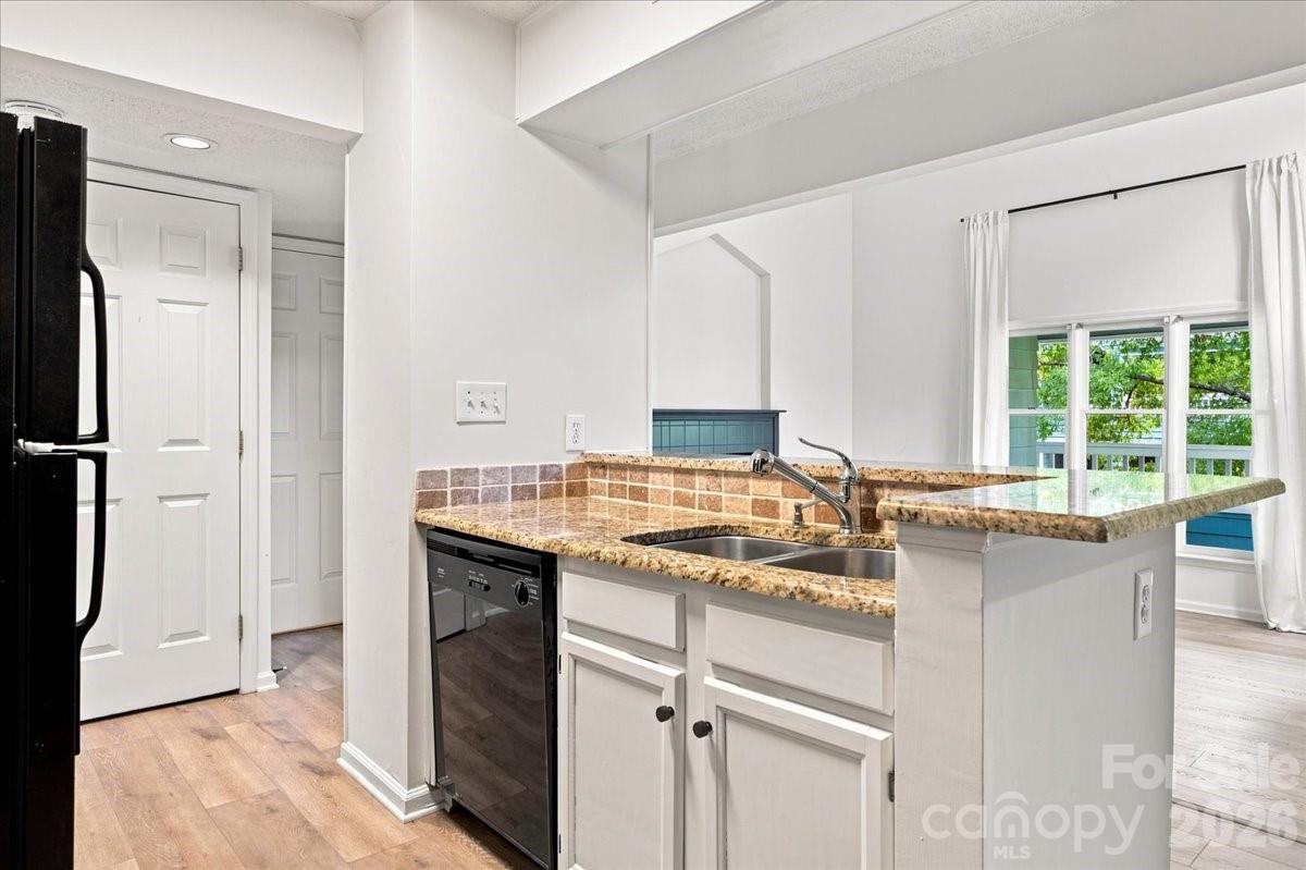 419 W 8th Street 59 Property Photo 13